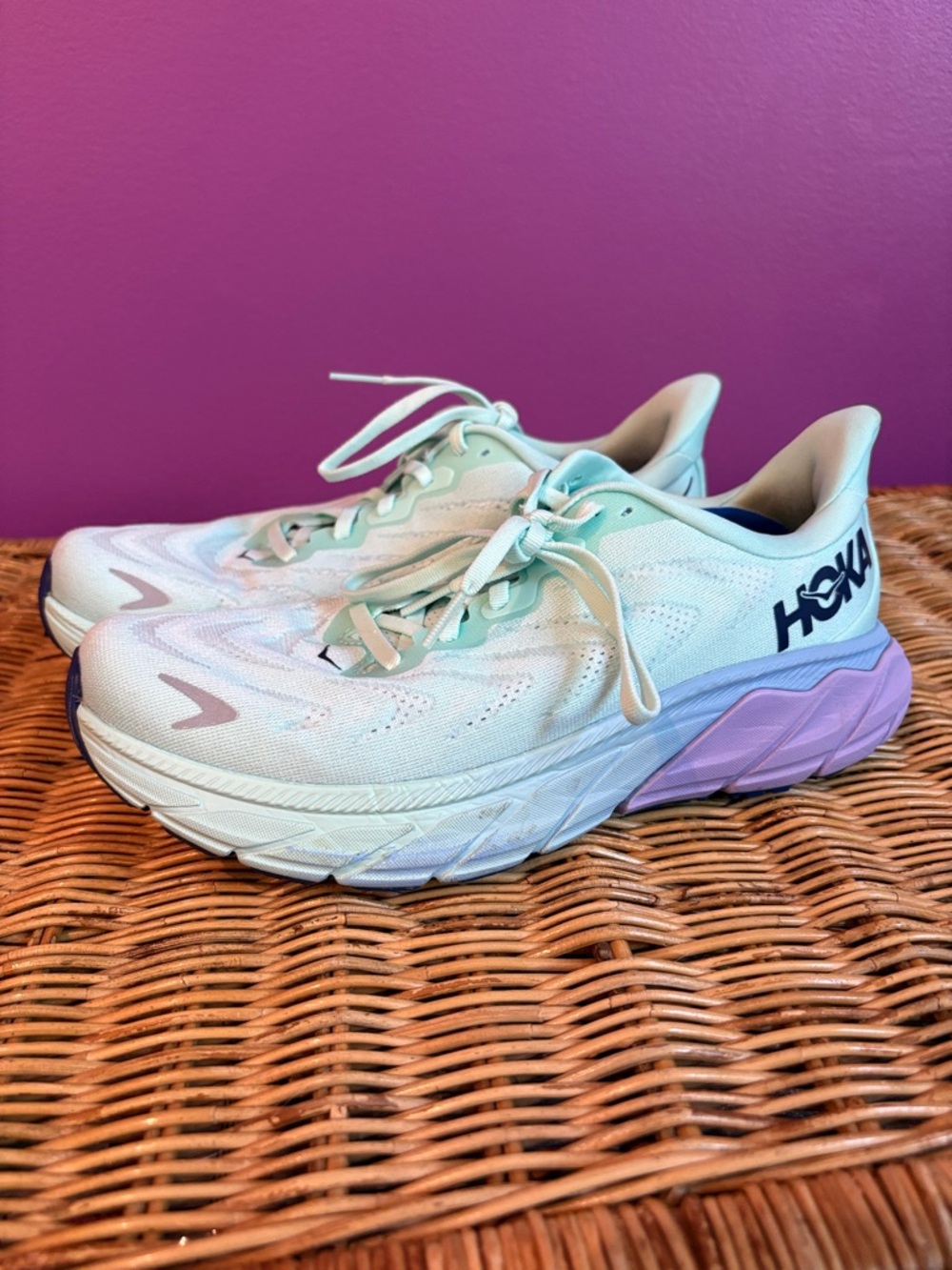 Hoka Women's Arahi 6 Mint Green & Lavender Athletic Running Shoes size 9